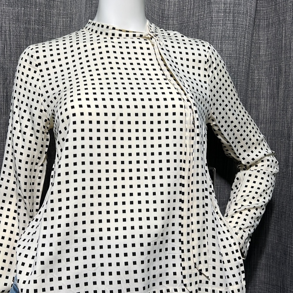 NWT Forever 21 Square Dot Geometric Printed Long Sleeve Neck Tie Blouse Small - Picture 9 of 11